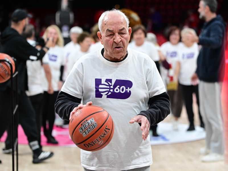 Το Walking Basketball 60+ ρίχνει αυλαία στη σεζόν στο «Π. Νικολαΐδης»